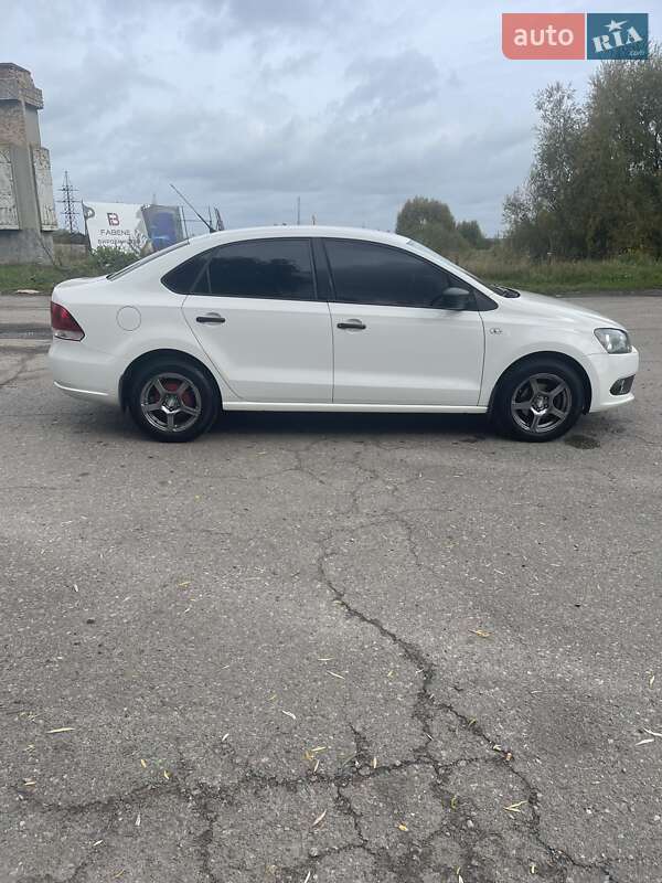 Седан Volkswagen Polo 2012 в Буську