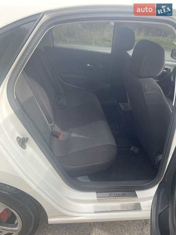 Седан Volkswagen Polo 2012 в Буську