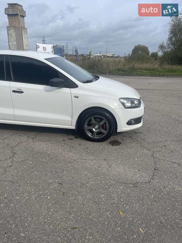 Седан Volkswagen Polo 2012 в Буську