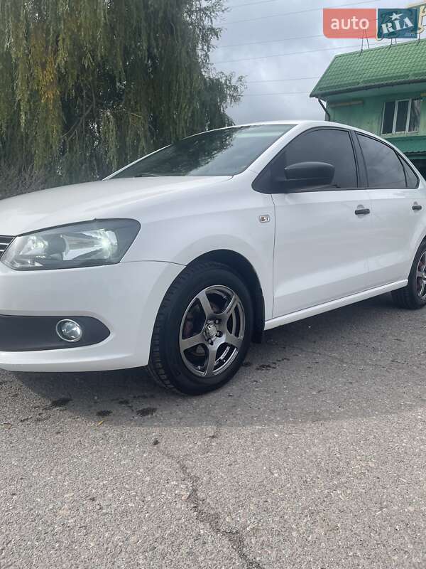 Седан Volkswagen Polo 2012 в Буську