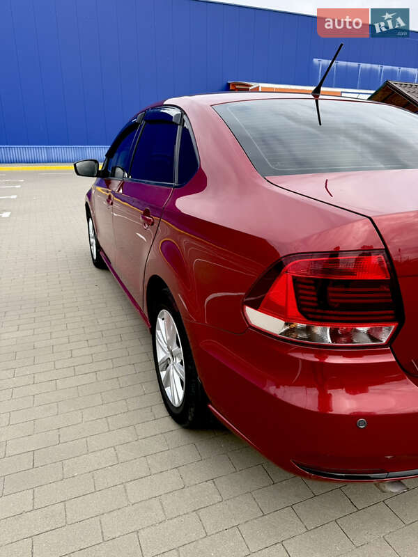 Седан Volkswagen Polo 2016 в Сумах