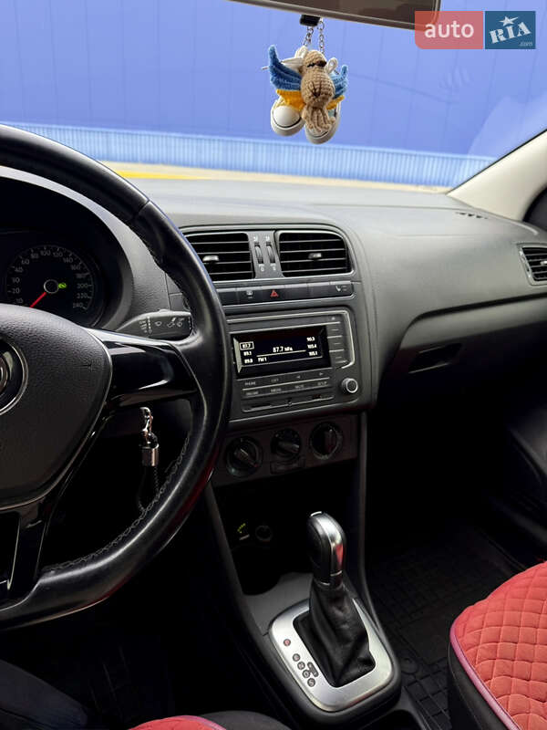 Седан Volkswagen Polo 2016 в Сумах