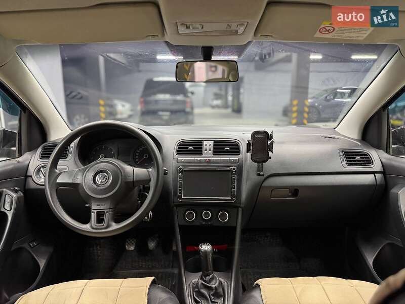 Седан Volkswagen Polo 2011 в Черновцах