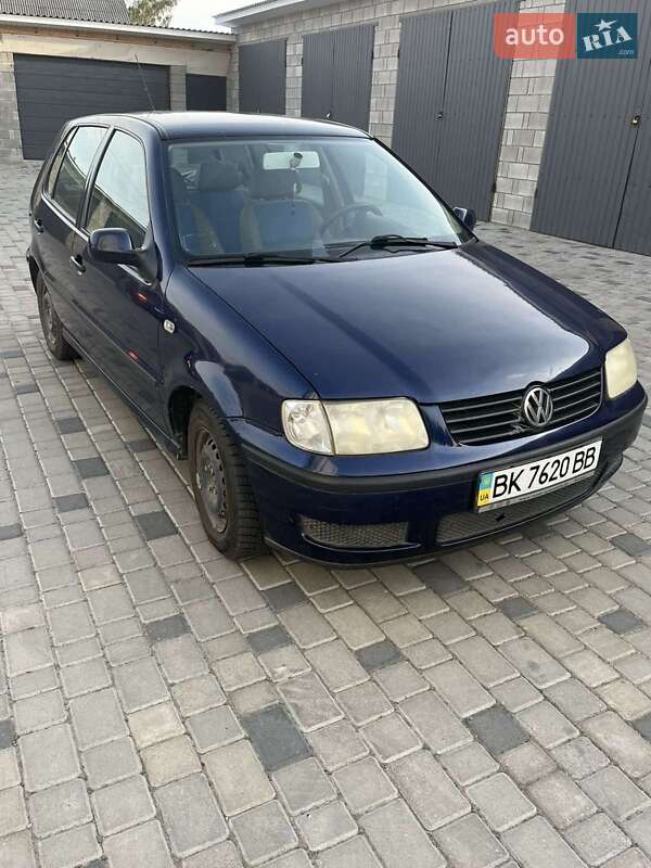 Хэтчбек Volkswagen Polo 2000 в 