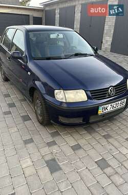 Хэтчбек Volkswagen Polo 2000 в 
