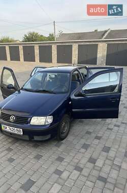 Хэтчбек Volkswagen Polo 2000 в 