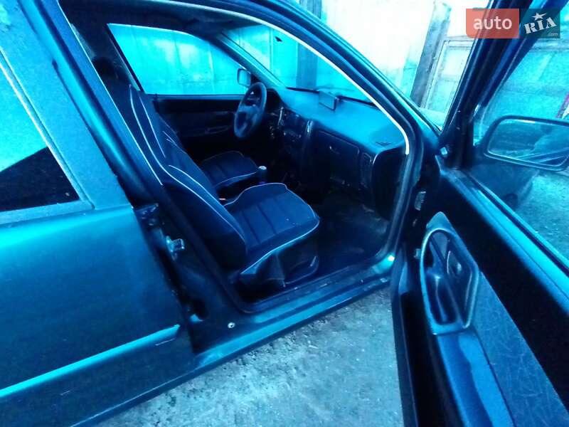 Седан Volkswagen Polo 1997 в Долині