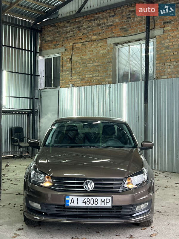 Седан Volkswagen Polo 2015 в Казатине