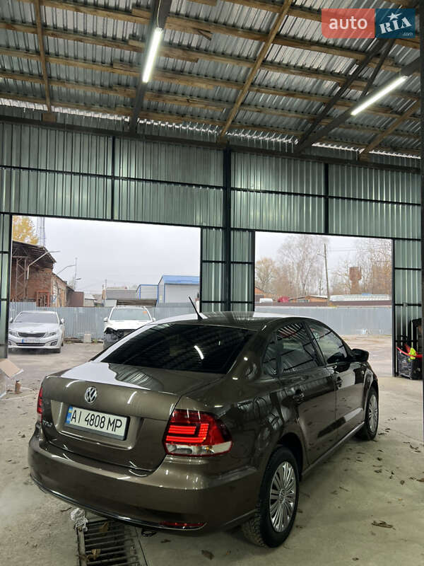 Седан Volkswagen Polo 2015 в Казатине