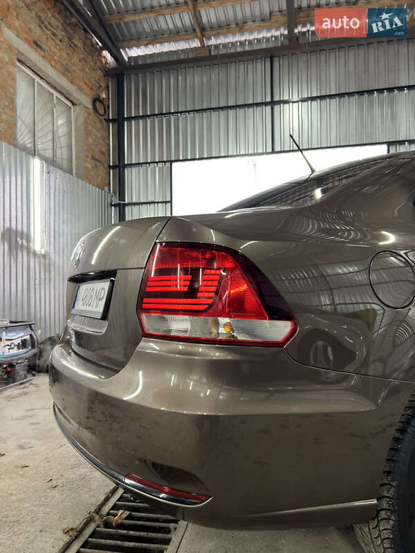 Седан Volkswagen Polo 2015 в Казатине