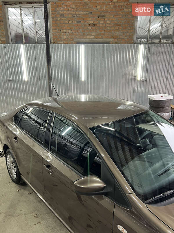 Седан Volkswagen Polo 2015 в Казатине