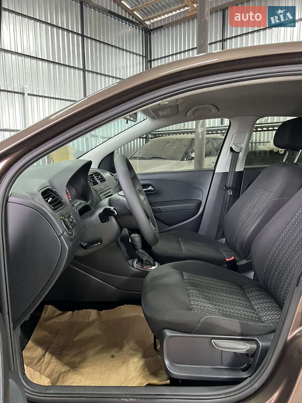 Седан Volkswagen Polo 2015 в Казатине