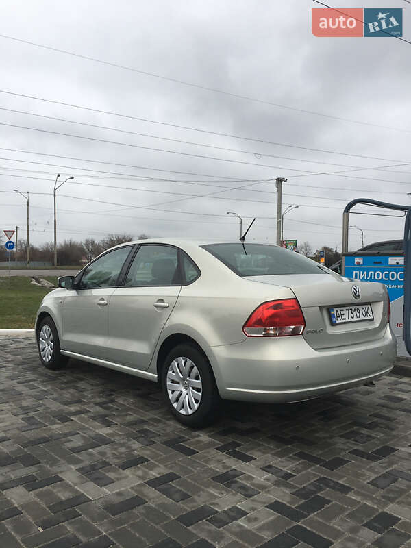 Седан Volkswagen Polo 2013 в Днепре