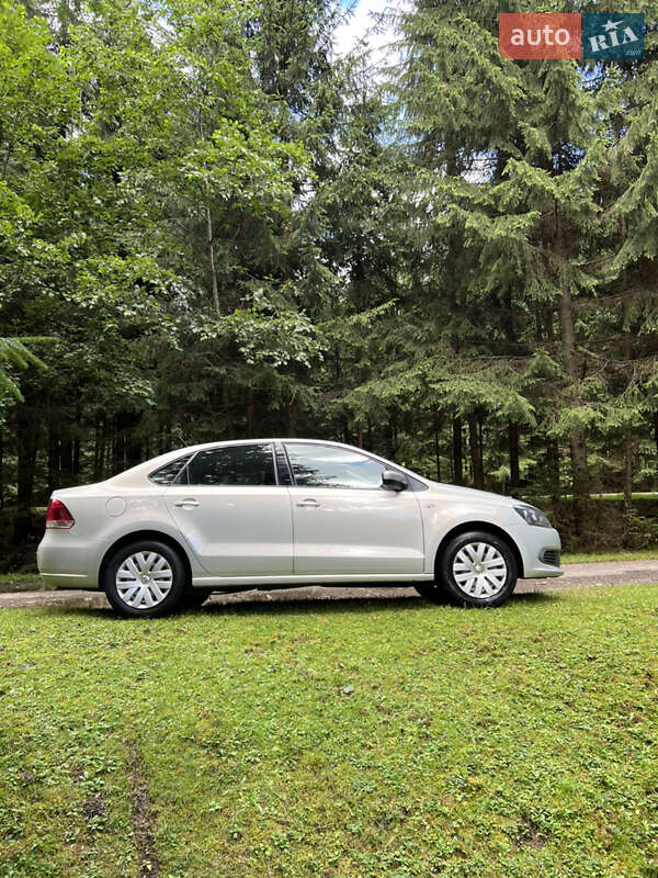 Седан Volkswagen Polo 2013 в Днепре