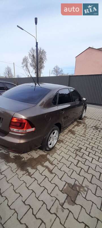 Седан Volkswagen Polo 2016 в Черновцах