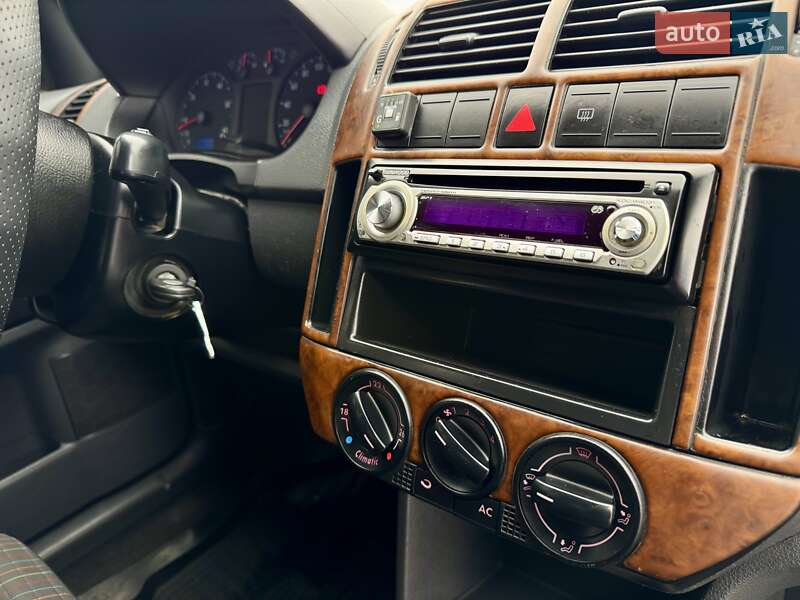 Хэтчбек Volkswagen Polo 2003 в Киеве