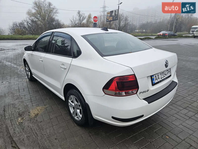 Седан Volkswagen Polo 2012 в Хмельницком