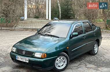 Седан Volkswagen Polo 1998 в Волочиську