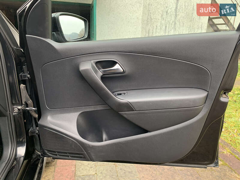 Седан Volkswagen Polo 2012 в Долине фото 18 Седан Volkswagen Polo 2012 в Долине