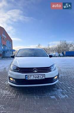Седан Volkswagen Polo 2017 в Ровно