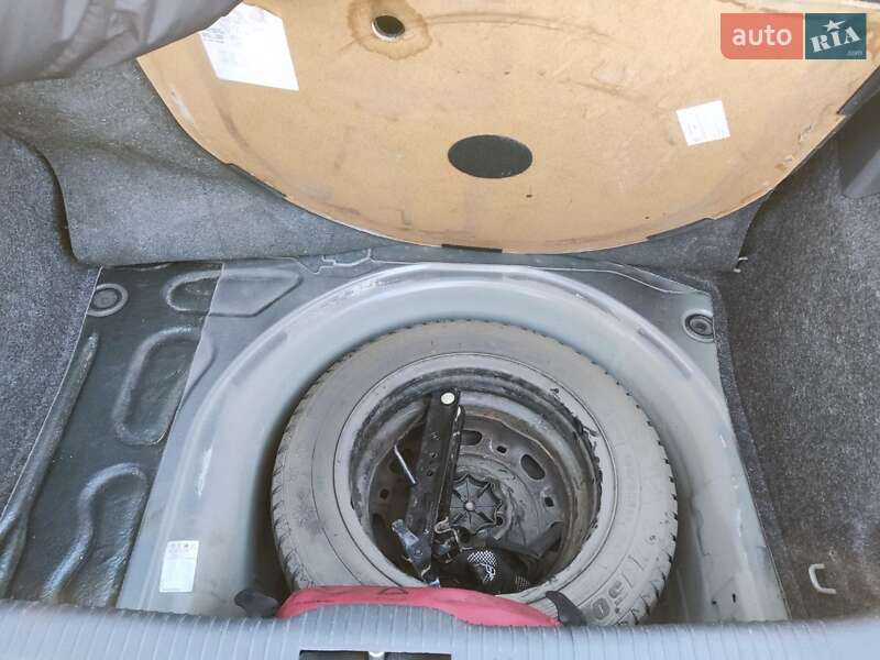 Хетчбек Volkswagen Polo 2006 в Рівному