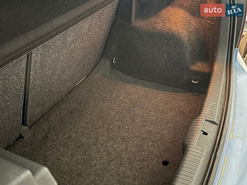 Хэтчбек Volkswagen Polo 2008 в Черновцах