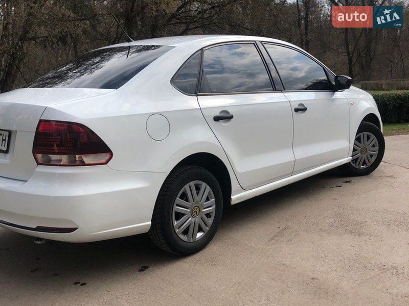 Седан Volkswagen Polo 2019 в Чернигове