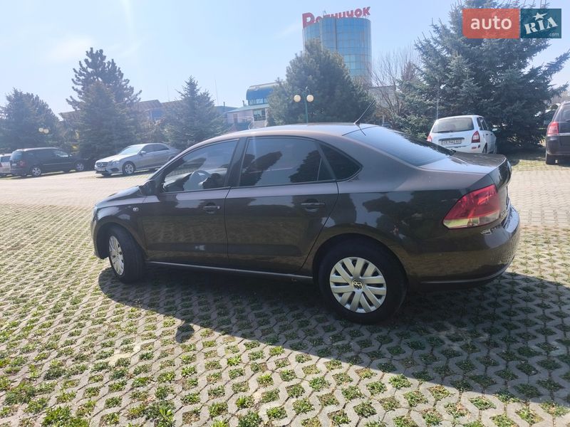 Седан Volkswagen Polo 2015 в Черновцах