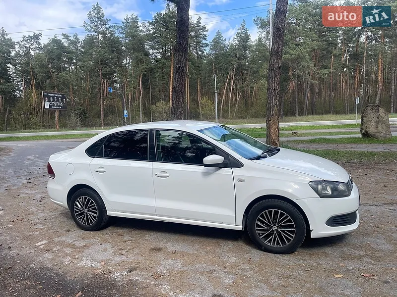 Volkswagen Polo 2012 VIN XW8ZZZ61ZDG033983 фото оголошення 2 з 59