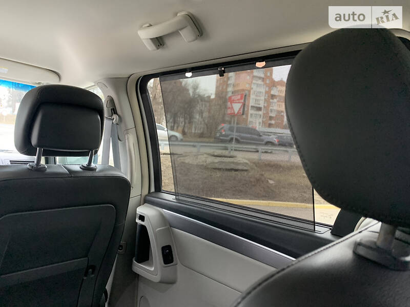 Мінівен Volkswagen Routan 2010 в Полтаві