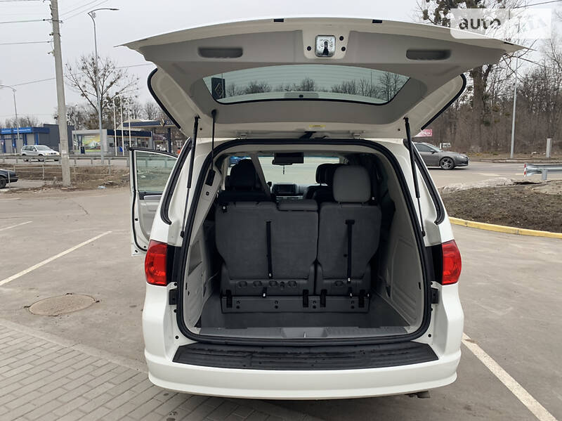 Мінівен Volkswagen Routan 2010 в Полтаві