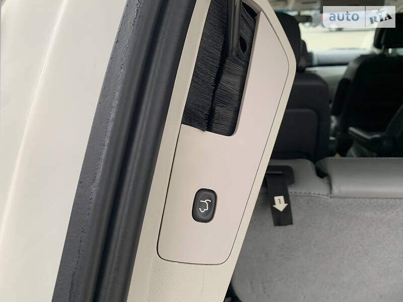 Мінівен Volkswagen Routan 2010 в Полтаві