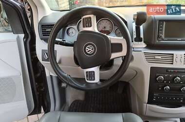 Мінівен Volkswagen Routan 2012 в 