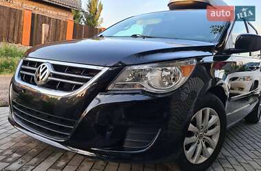 Мінівен Volkswagen Routan 2012 в 