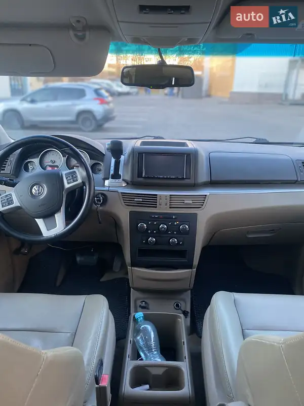 Volkswagen Routan 2011 VIN 2C4RVABG8CR136220 фото оголошення 20 з 56
