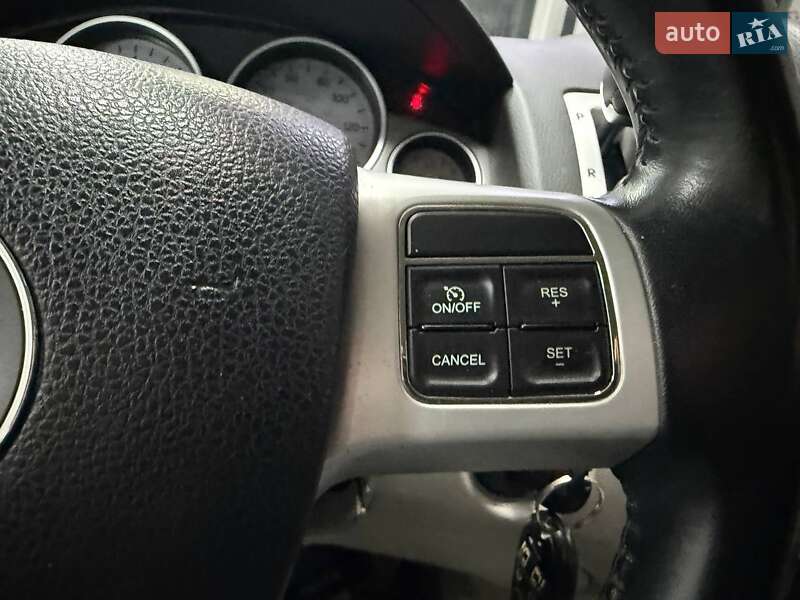 Мінівен Volkswagen Routan 2013 в Києві фото 23 Мінівен Volkswagen Routan 2013 в Києві