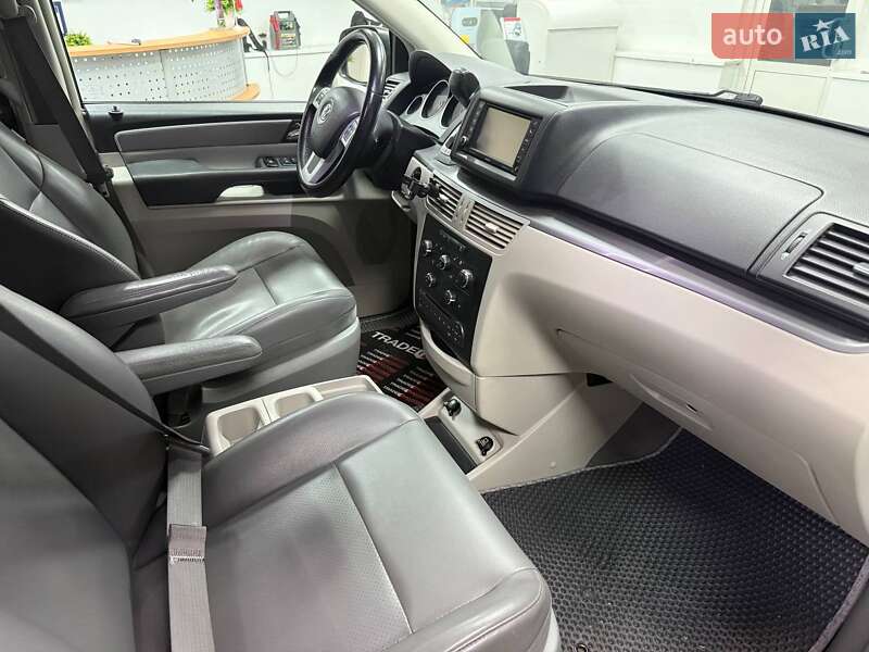 Мінівен Volkswagen Routan 2013 в Києві фото 30 Мінівен Volkswagen Routan 2013 в Києві
