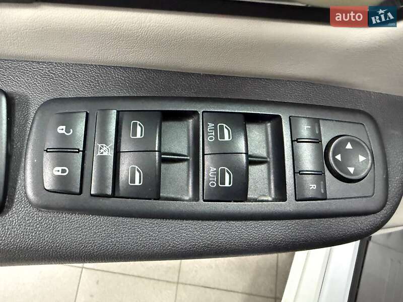 Мінівен Volkswagen Routan 2013 в Києві фото 17 Мінівен Volkswagen Routan 2013 в Києві