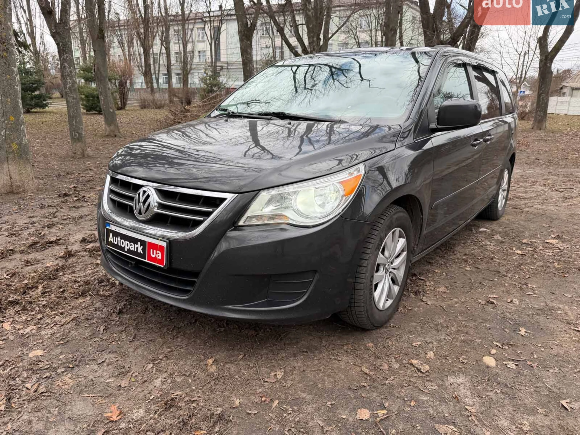Volkswagen Routan 2012