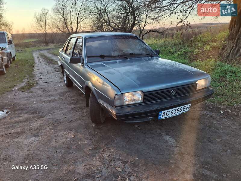 Седан Volkswagen Santana 1984 в Иваничах