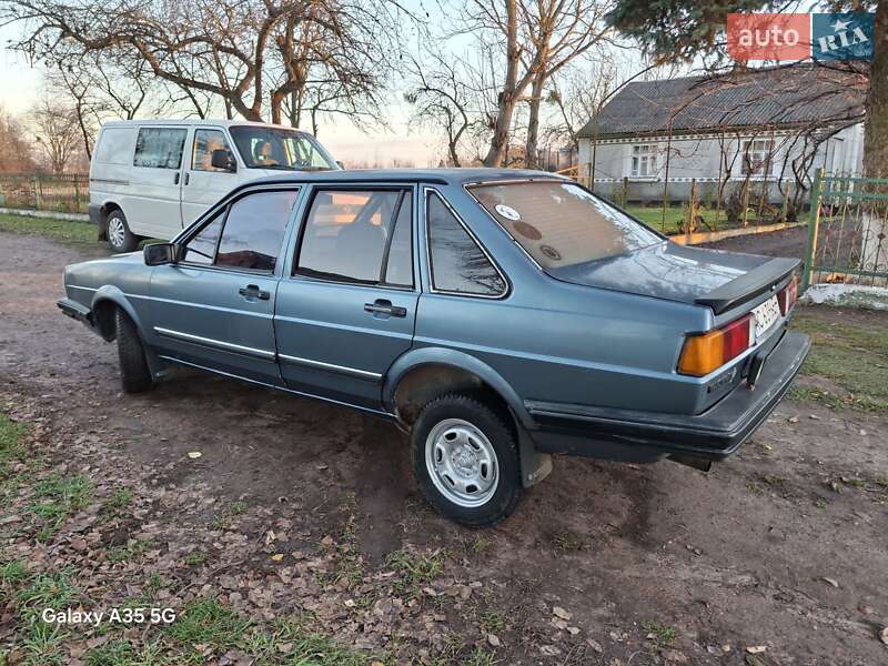 Седан Volkswagen Santana 1984 в Иваничах