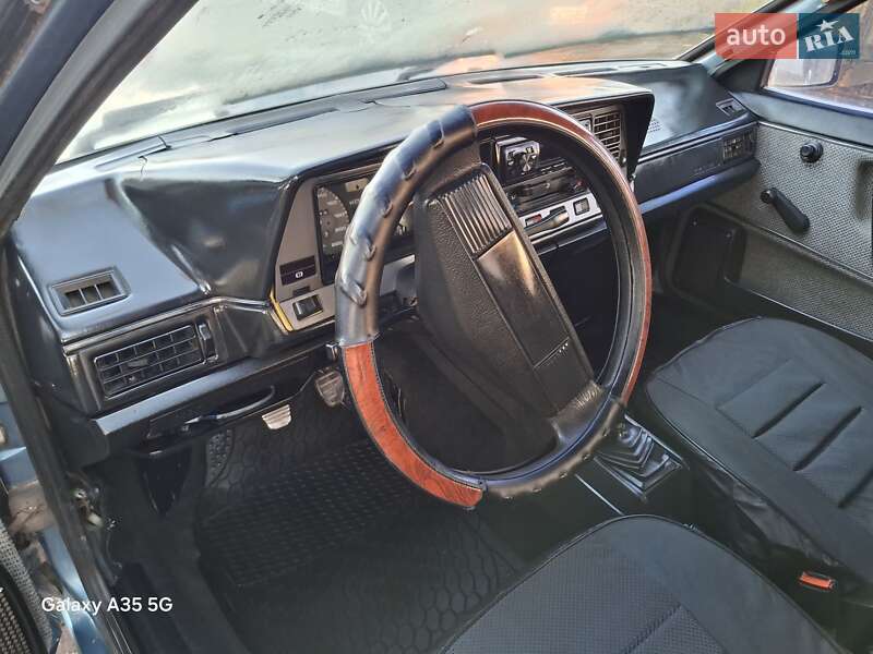 Седан Volkswagen Santana 1984 в Иваничах