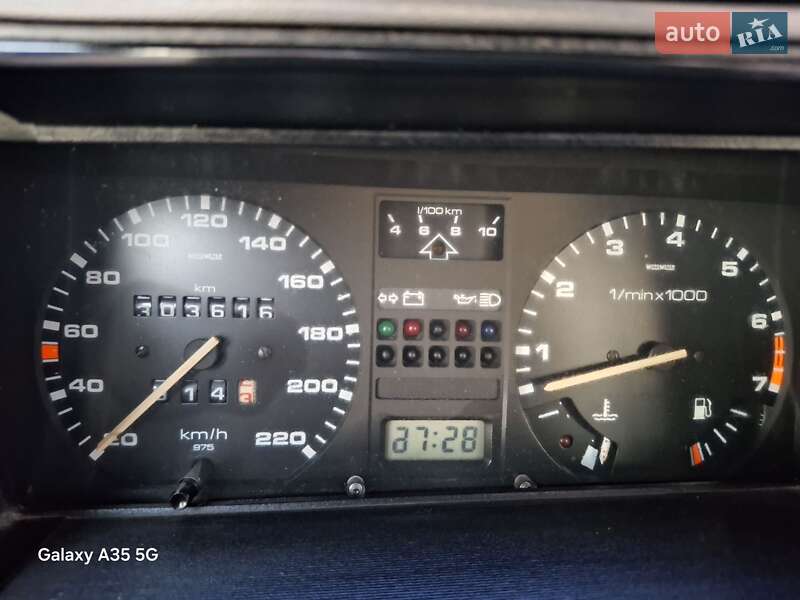 Седан Volkswagen Santana 1984 в Иваничах