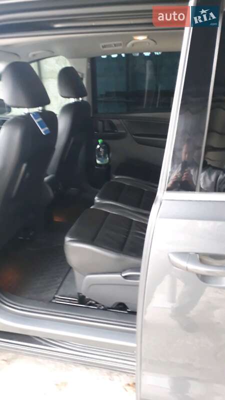 Минивэн Volkswagen Sharan 2012 в Каменском