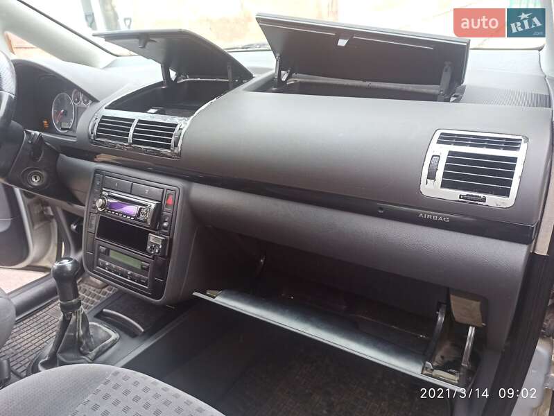 Універсал Volkswagen Sharan 2000 в Рівному