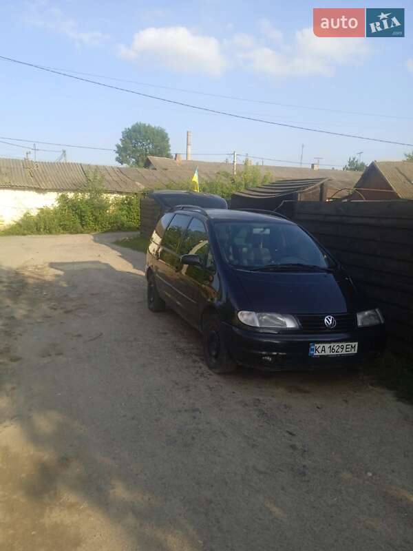 Минивэн Volkswagen Sharan 1999 в Тростянце