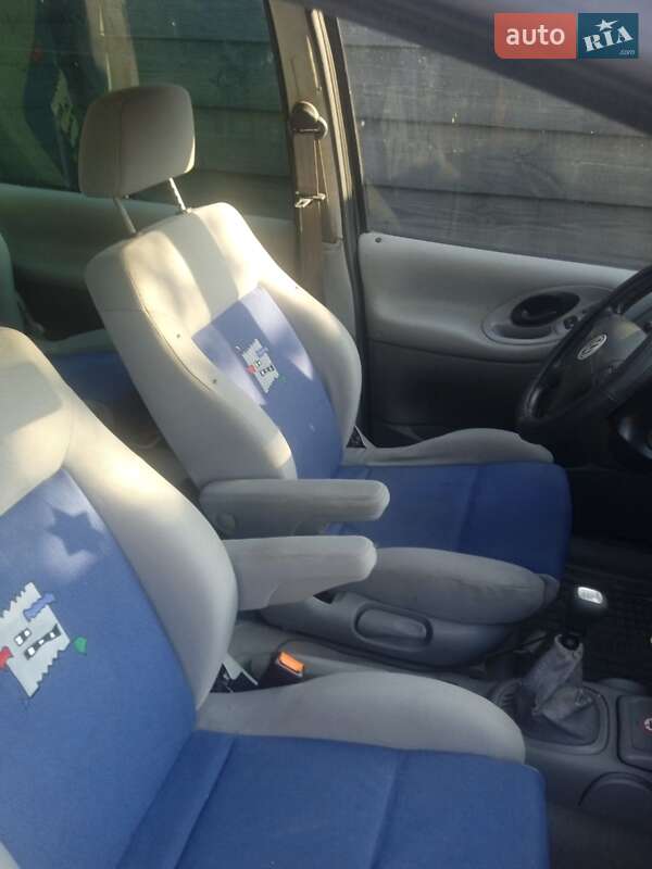 Минивэн Volkswagen Sharan 1999 в Тростянце