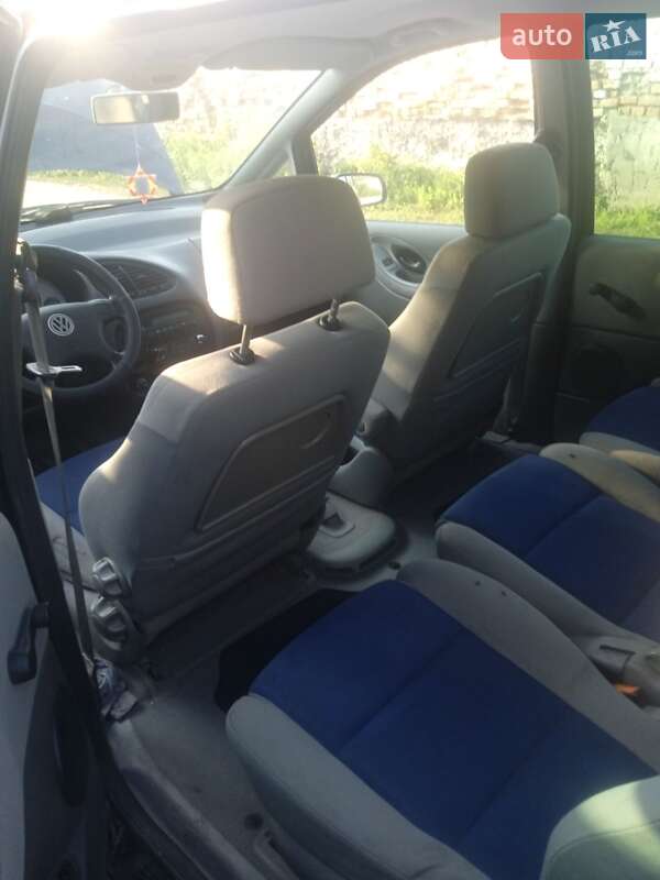 Минивэн Volkswagen Sharan 1999 в Тростянце