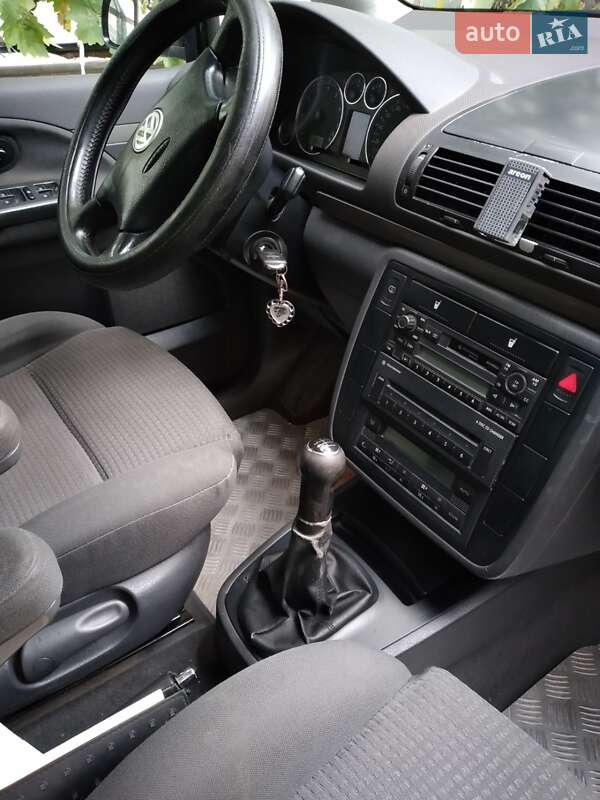 Минивэн Volkswagen Sharan 2003 в Болграде