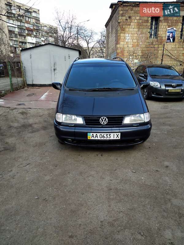 Минивэн Volkswagen Sharan 1996 в Киеве